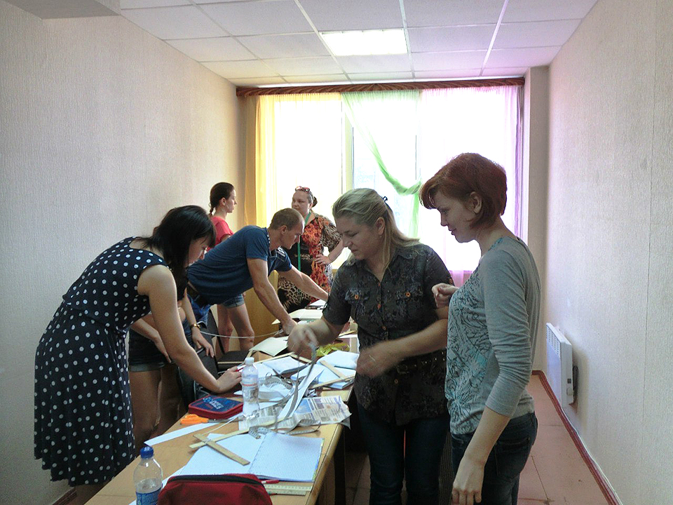 Заняття в навчальному класі представництва Академії Крою УніМеКС в Миколаєві