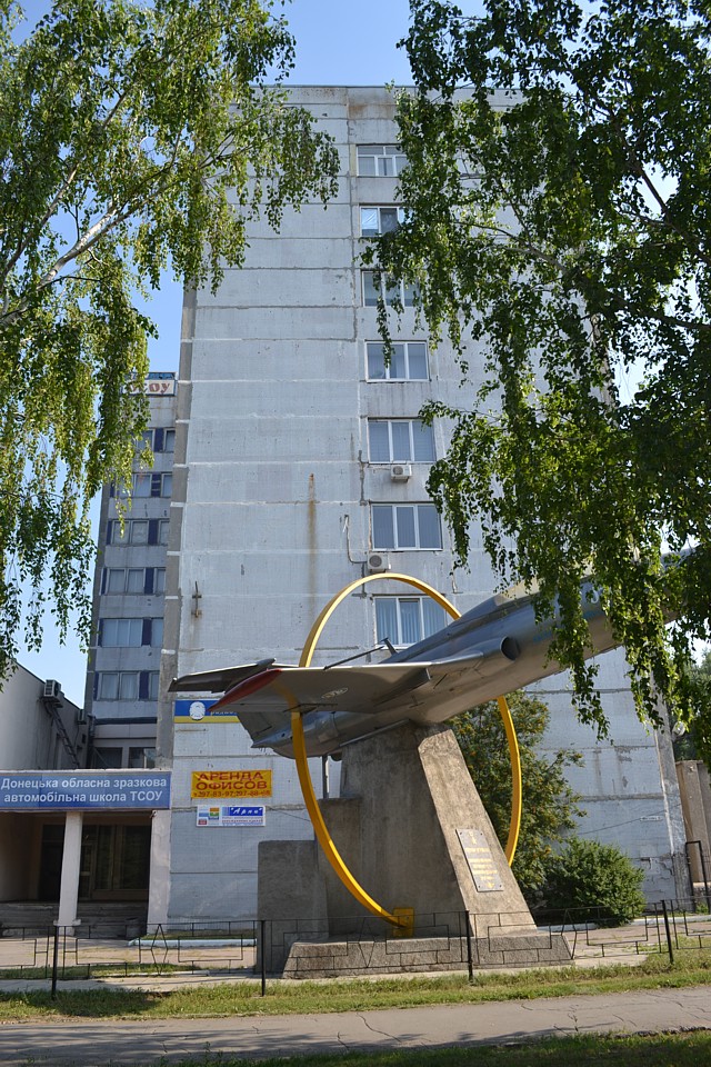 Будівля ДОСААФ, в якій розташований навчальний клас представництва Академії Крою УніМеКС у Донецьку